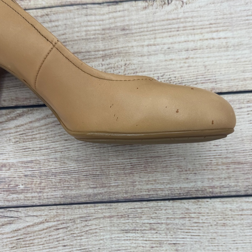 Sofft Women's Tan Heels - Picture 2 of 8